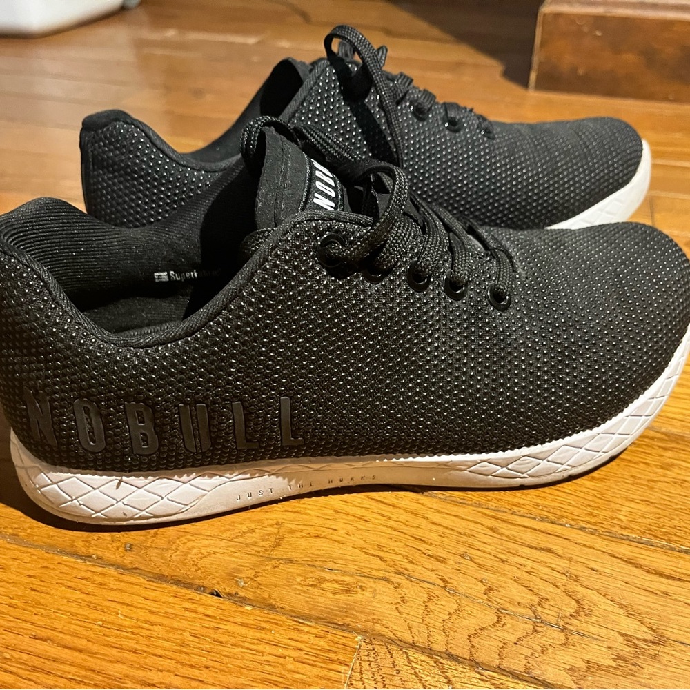 Women’s black white trainer